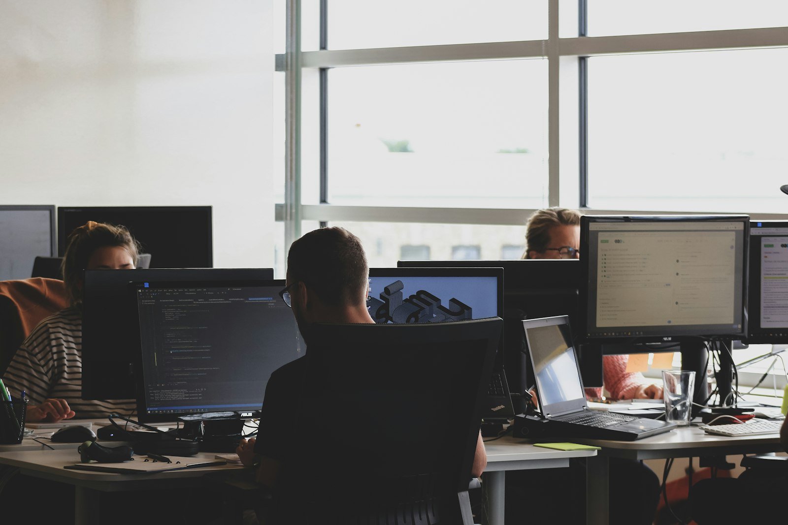 Agentes de triagem e diagnóstico preliminar de bugs em repositórios GitHub com geração automática de patches
