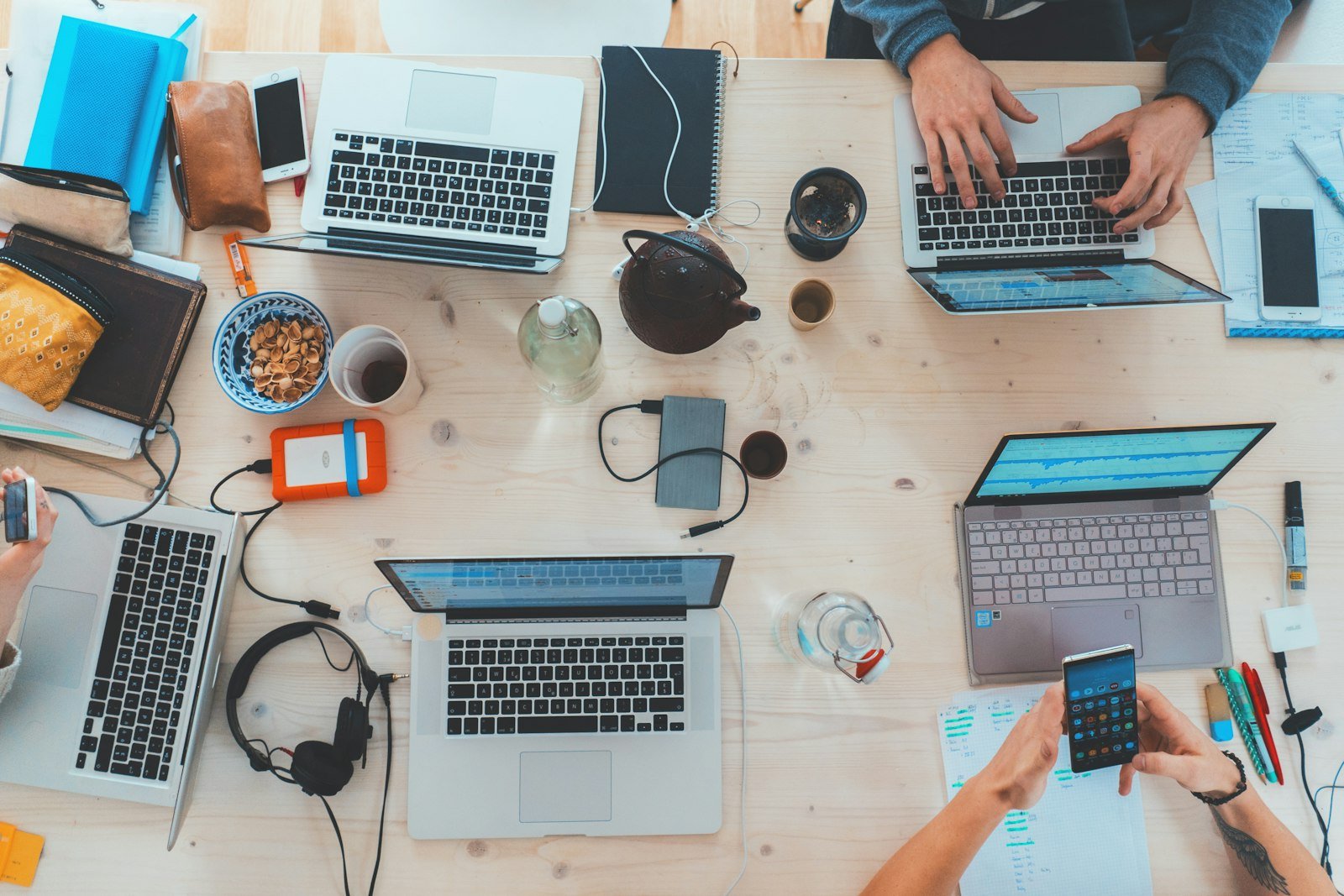 Agentes de IA para atendimento omnichannel: integrando WhatsApp, web e e-mail