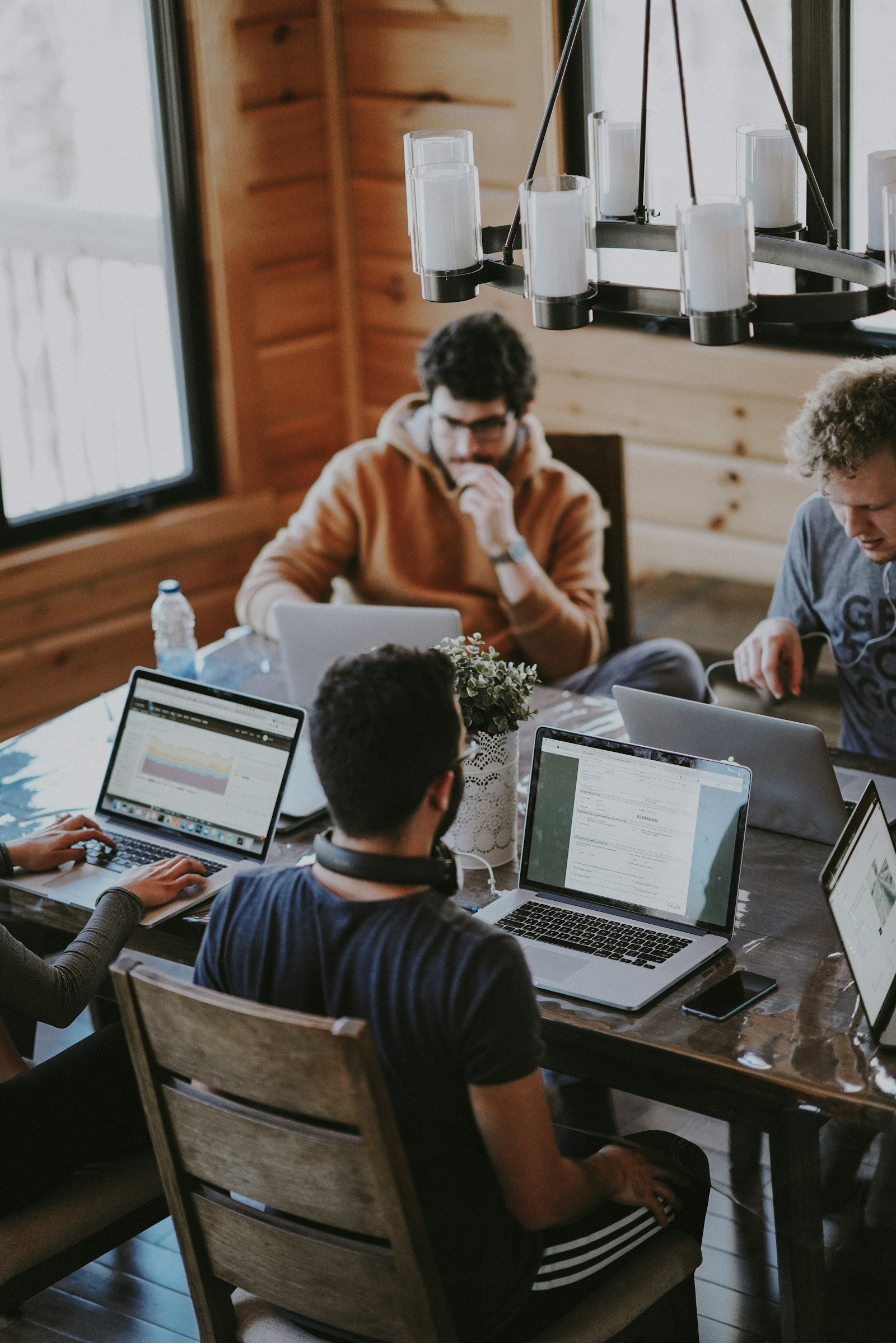 Automação de onboarding de funcionários com formulários, e-mail e IA