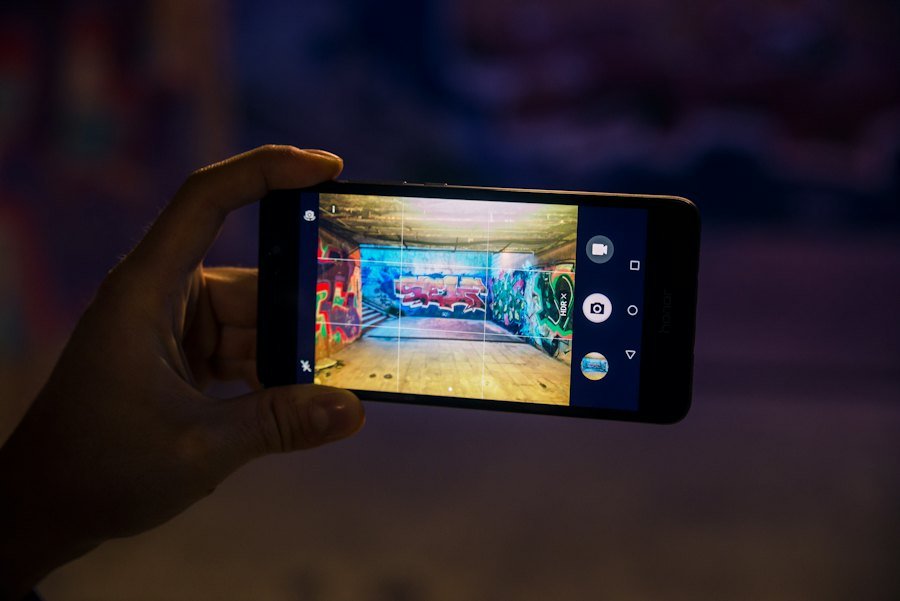 ChatGPT Ads expande para 26 países e bate 100 mil anunciantes: o que muda para marcas