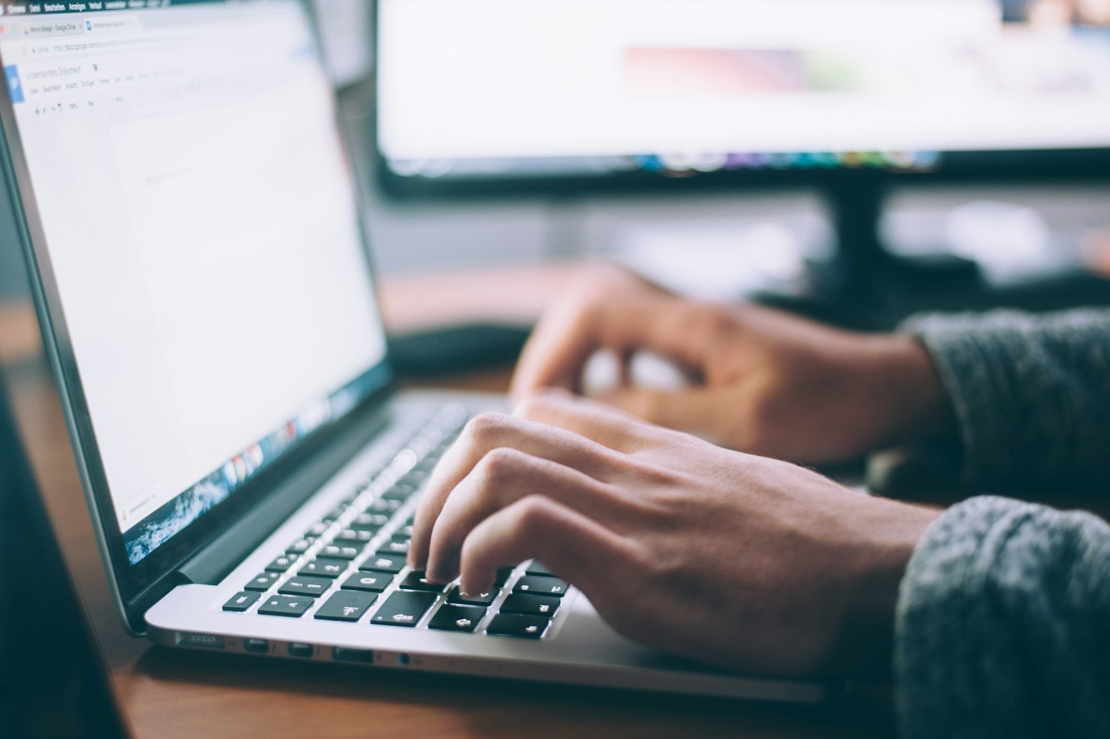Como conectar Gmail, Google Drive e Outlook ao ChatGPT com segurança