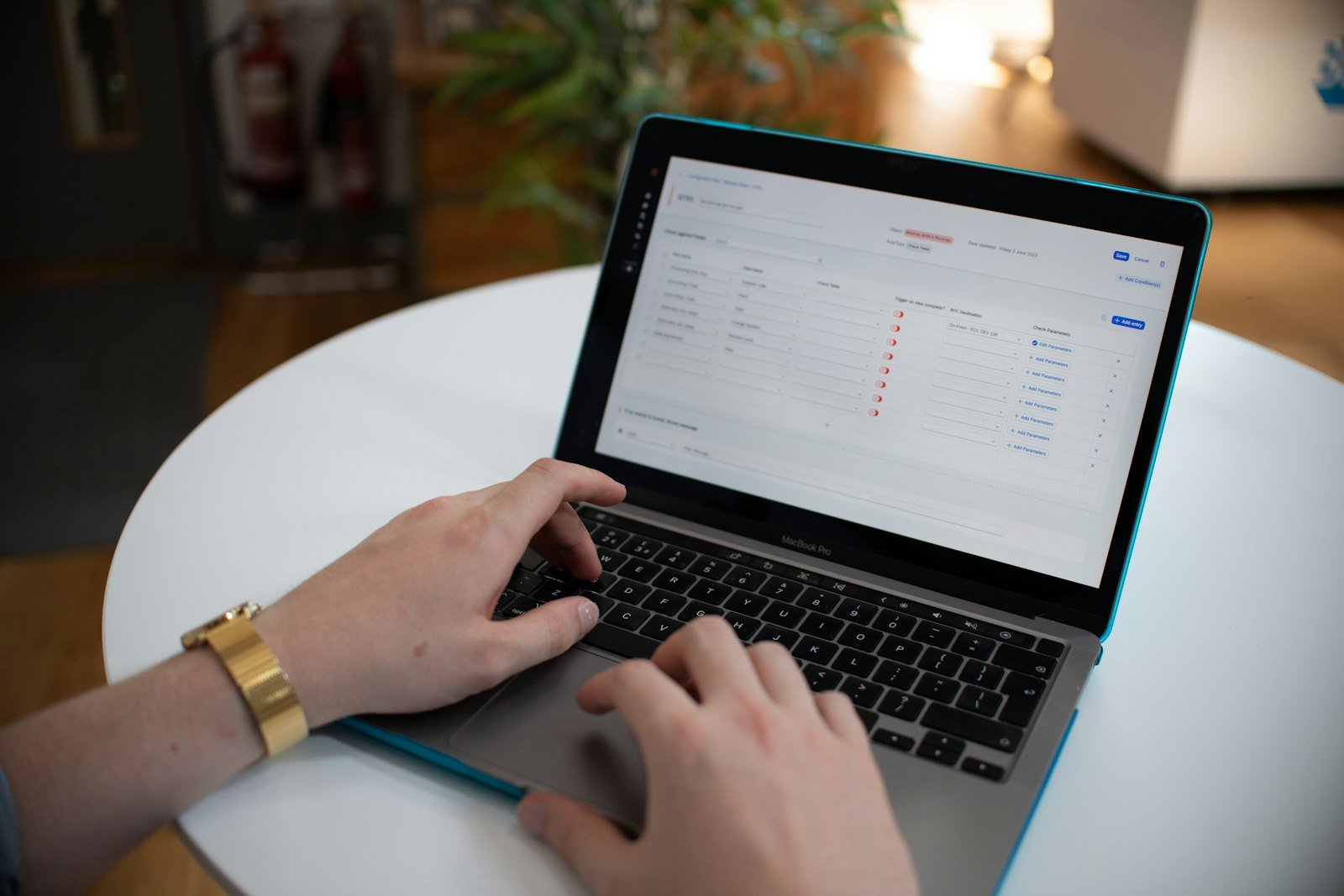 Cadastros duplicados de clientes: como usar IA sem unir pessoas erradas