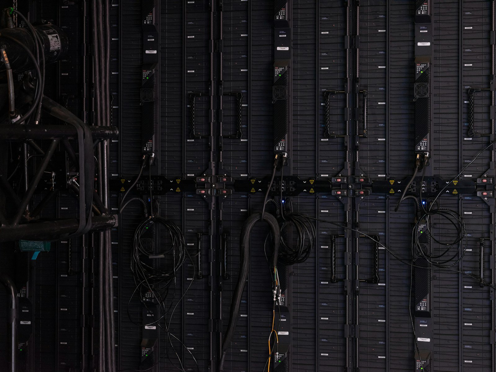 Como avaliar latência e TTFT em produção com vLLM