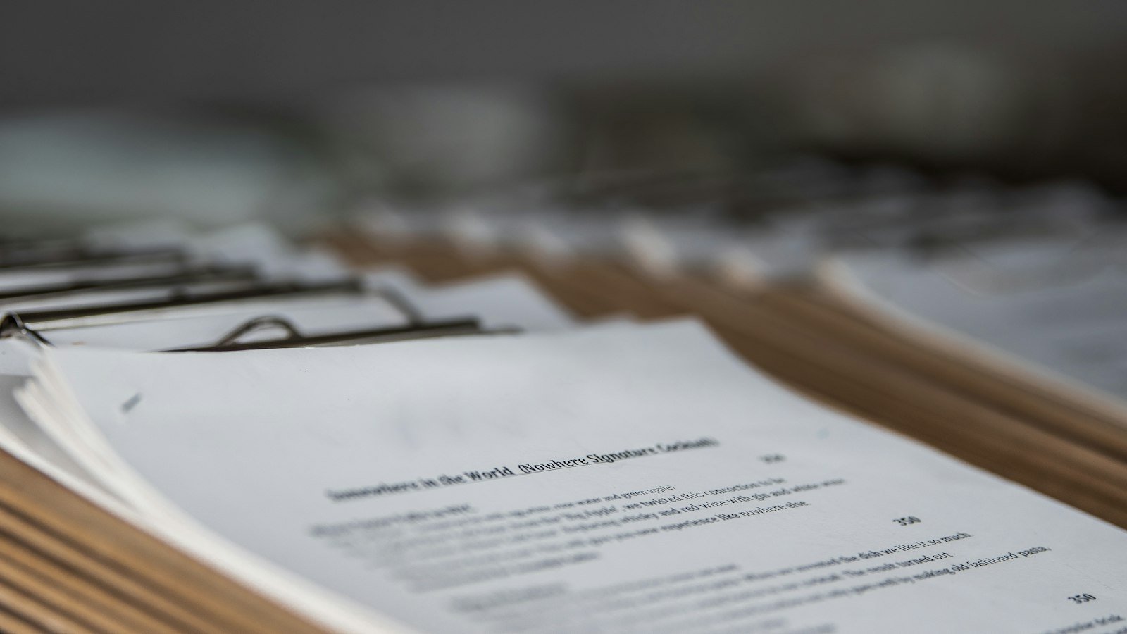 Como registrar versões de documentos citados em respostas de IA para auditoria posterior